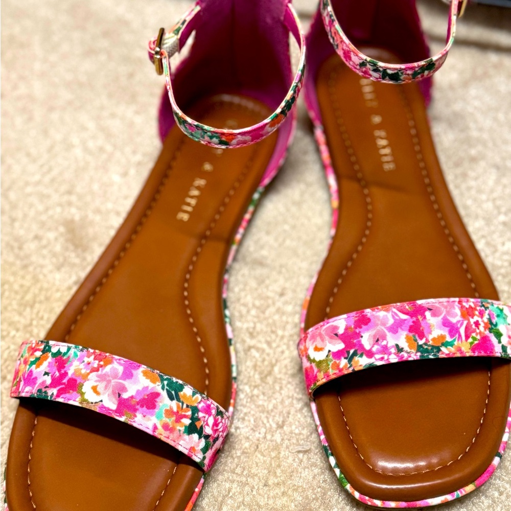 Kelly & Katie Nymie Sandal in Parisian Floral 9M